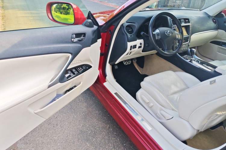 Used Lexus IS 2011 250C Driver Seat