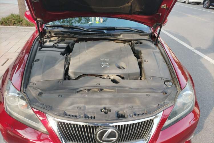Used Lexus IS 2011 250C Engine Bay