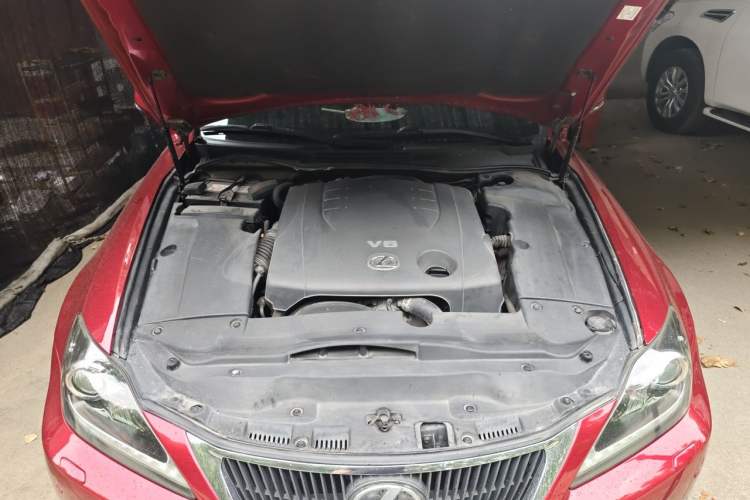 Used Lexus IS 2011 250C Engine Bay