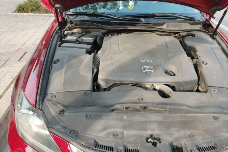 Used Lexus IS 2011 250C Engine Bay Right