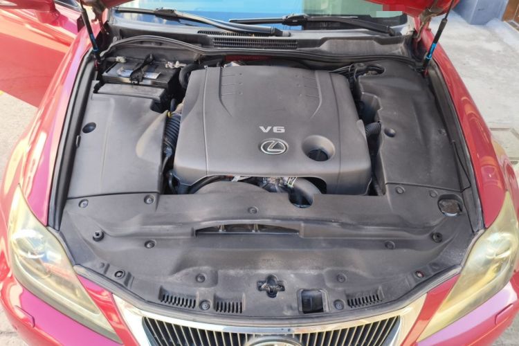 Used Lexus IS 2011 250C Engine Bay
