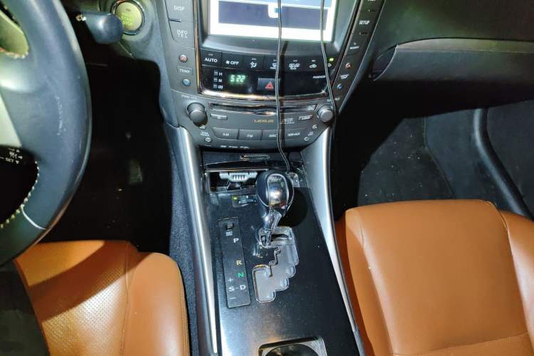 Used Lexus IS 2011 250C Gear Lever