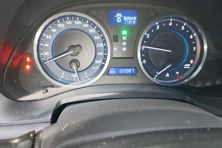 Used Lexus IS 2011 250 Elite Edition Odometer Close Up