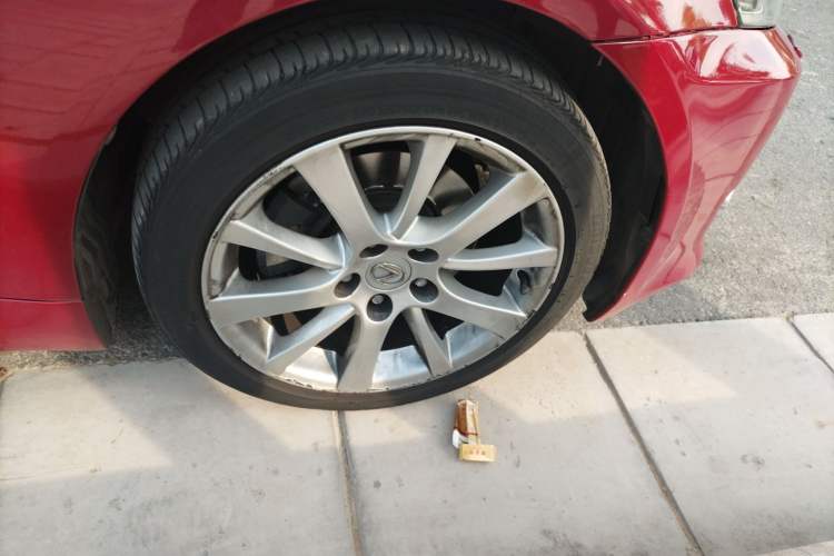 Used Lexus IS 2011 250C Right Front Wheel Hub