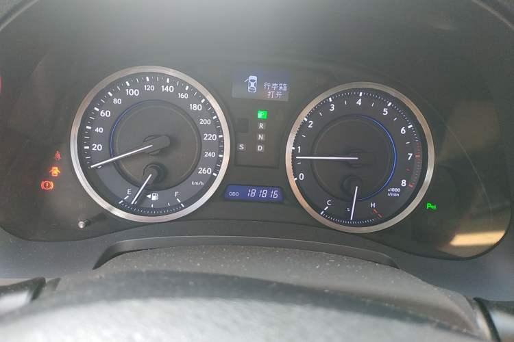 Used Lexus IS 2011 250 Sport Edition Odometer Close Up