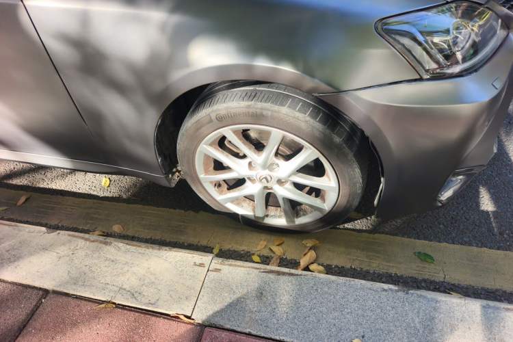 Used Lexus IS 2011 250 Sport Edition Right Front Wheel Hub