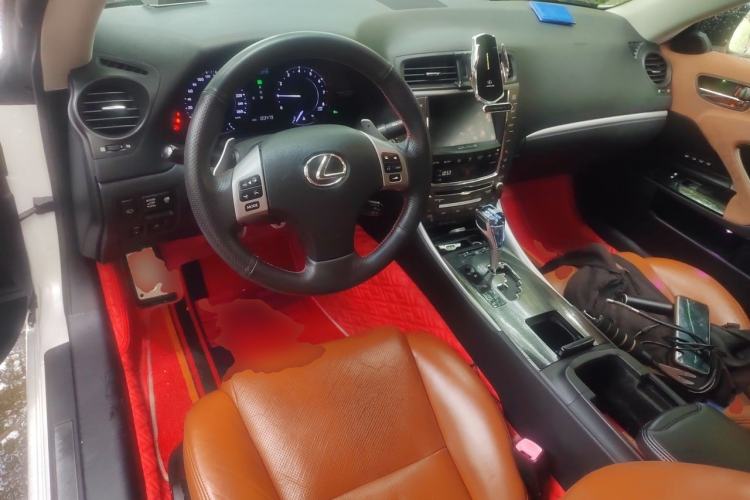 Used Lexus IS 2011 250C Center Console