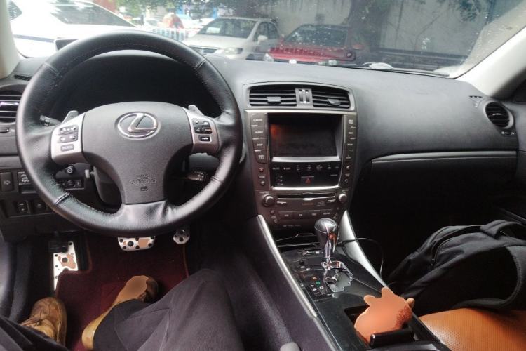 Used Lexus IS 2011 250C Center Console