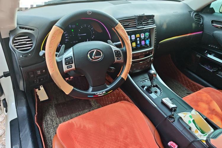 Used Lexus IS 2011 250C Center Console