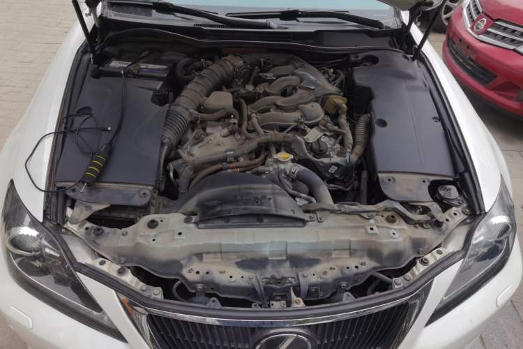 Used Lexus IS 2011 250C Engine Bay
