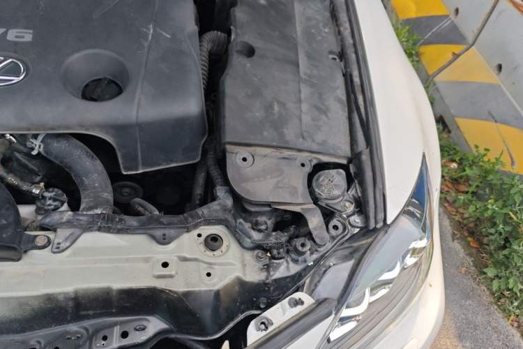 Used Lexus IS 2011 250 Sport Edition Engine Bay Left