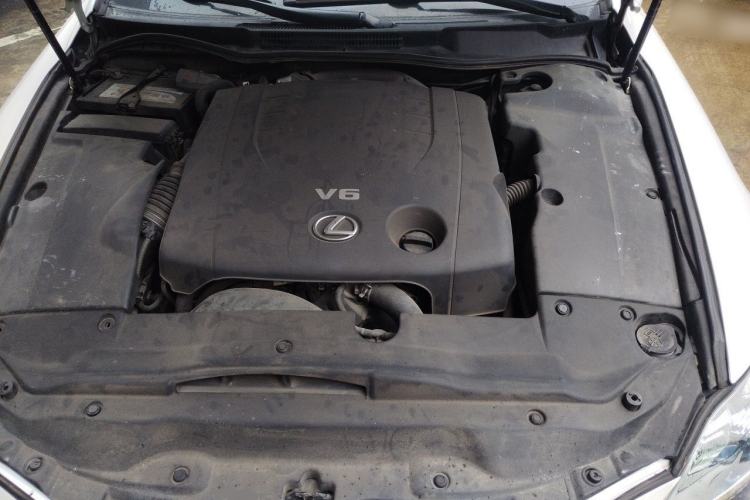 Used Lexus IS 2011 250C Engine Bay