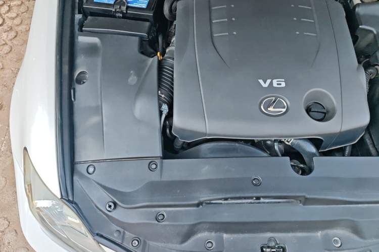 Used Lexus IS 2011 250C Engine Bay Right