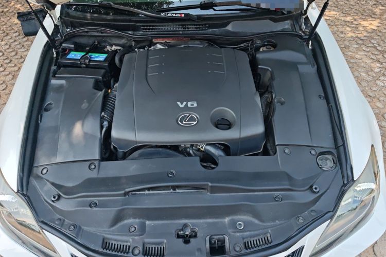 Used Lexus IS 2011 250C Engine Bay