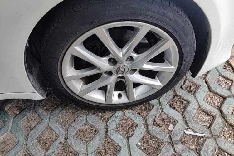 Used Lexus IS 2011 250 Sport Edition Right Front Wheel Hub