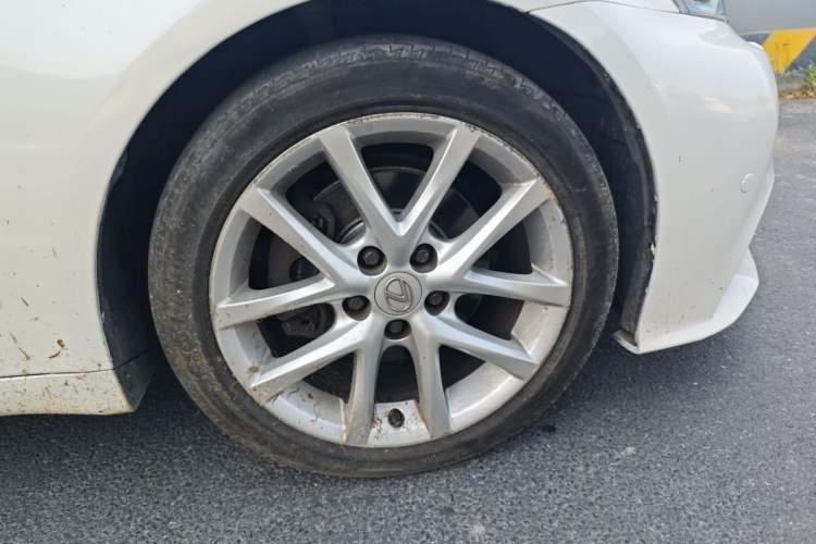 Used Lexus IS 2011 250 Sport Edition Right Front Wheel Hub