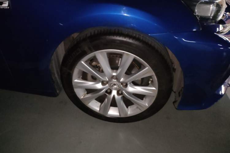 Used Lexus IS 2013 250 F SPORT Right Front Wheel Hub