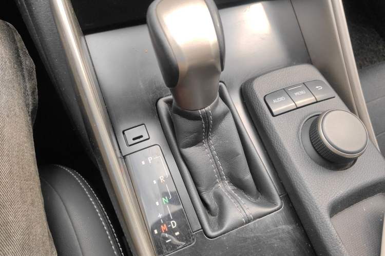 Used Lexus IS 2013 250 Leading Edition Gear Lever