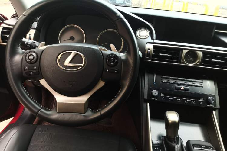 Used Lexus IS 2013 250 Leading Edition Center Console