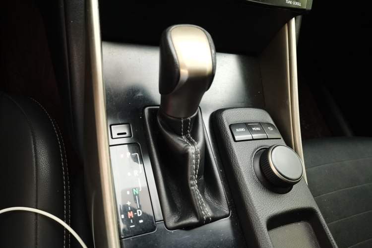 Used Lexus IS 2013 250 Leading Edition Gear Lever