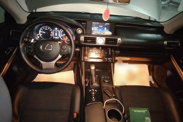Used Lexus IS 2013 250 Leading Edition Center Console