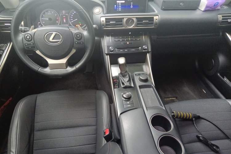 Used Lexus IS 2013 250 Leading Edition Center Console