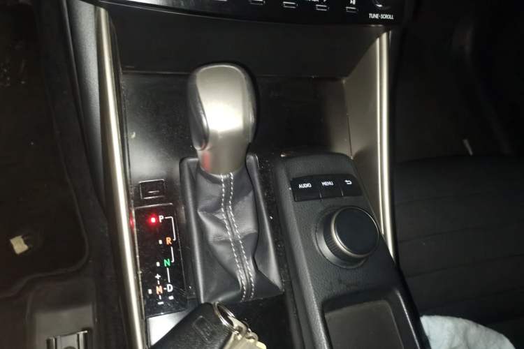 Used Lexus IS 2013 250 Leading Edition Gear Lever