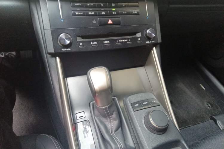 Used Lexus IS 2013 250 Leading Edition Gear Lever