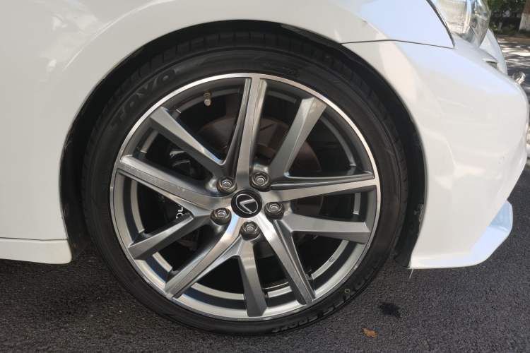 Used Lexus IS 2013 250 F SPORT Right Front Wheel Hub