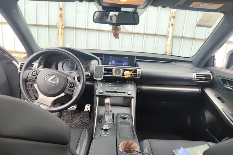 Used Lexus IS 2015 200t F SPORT Center Console