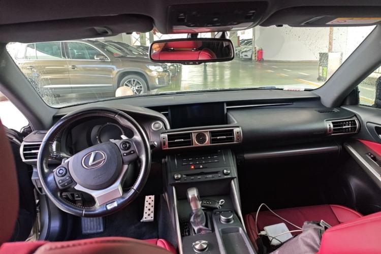 Used Lexus IS 2015 200t F SPORT Center Console
