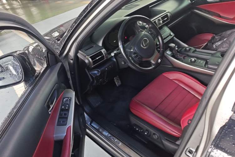 Used Lexus IS 2015 200t F SPORT Driver Seat