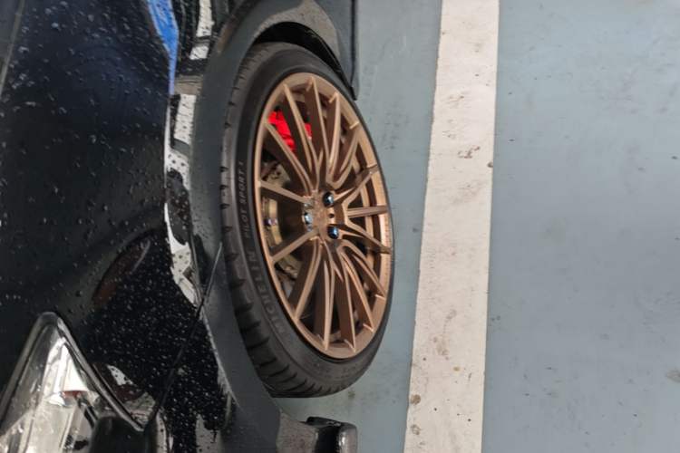 Used Lexus IS 2015 200t F SPORT Left Front Wheel Hub