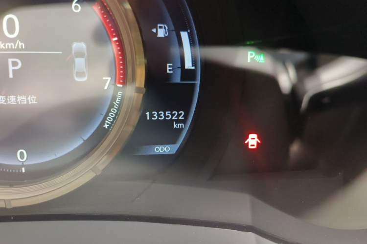 Used Lexus IS 2015 200t F SPORT Odometer Close Up