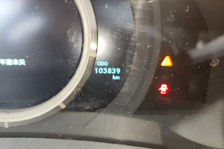 Used Lexus IS 2015 200t F SPORT Odometer Close Up
