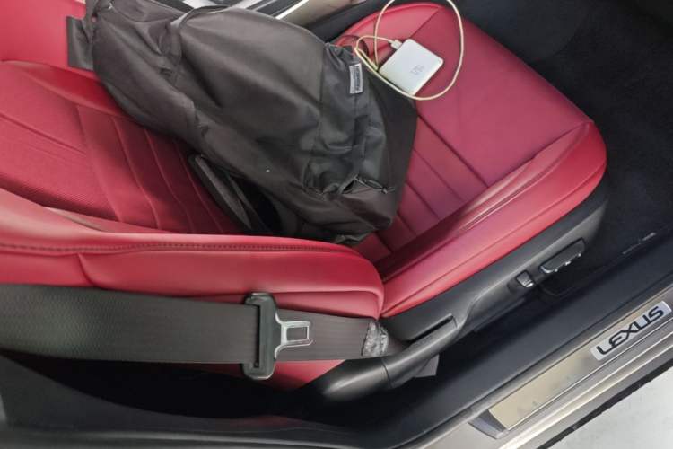 Used Lexus IS 2015 200t F SPORT Right Front Seat