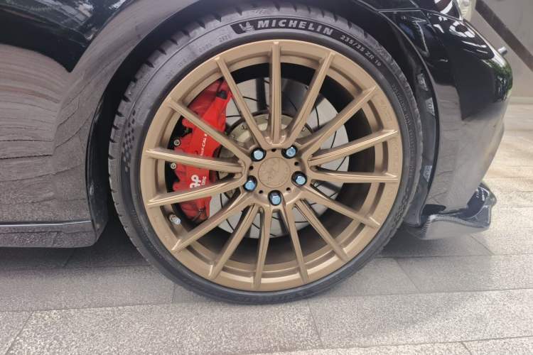 Used Lexus IS 2015 200t F SPORT Right Front Wheel Hub