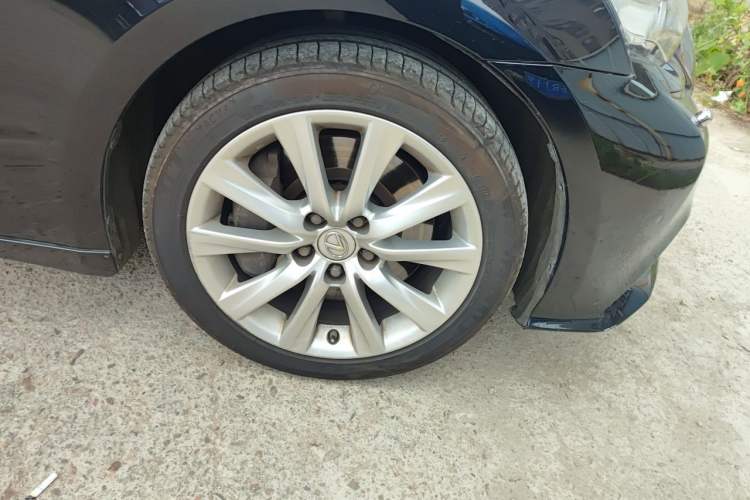 Used Lexus IS 2015 200t F SPORT Right Front Wheel Hub