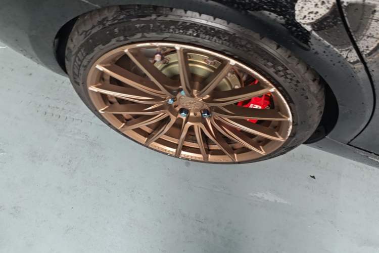 Used Lexus IS 2015 200t F SPORT Right Rear Wheel Hub