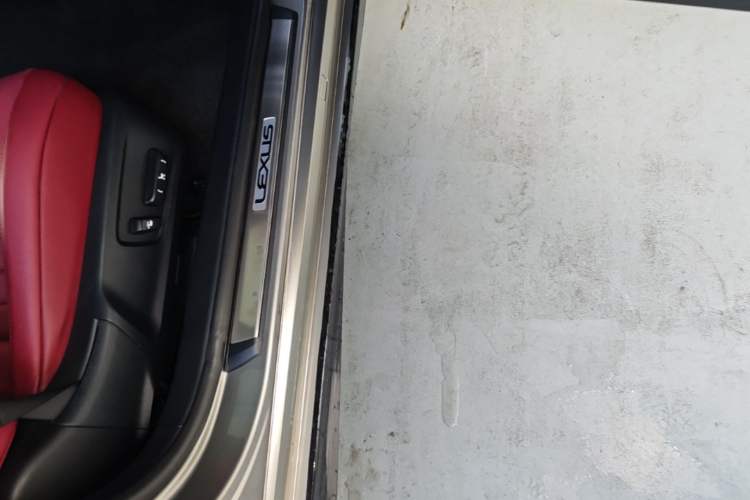 Used Lexus IS 2015 200t F SPORT Right Side Sill