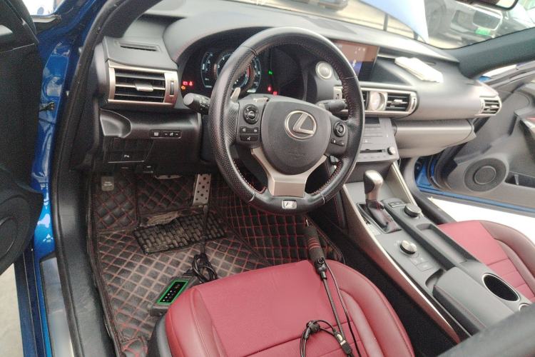 Used Lexus IS 2015 200t F SPORT Center Console