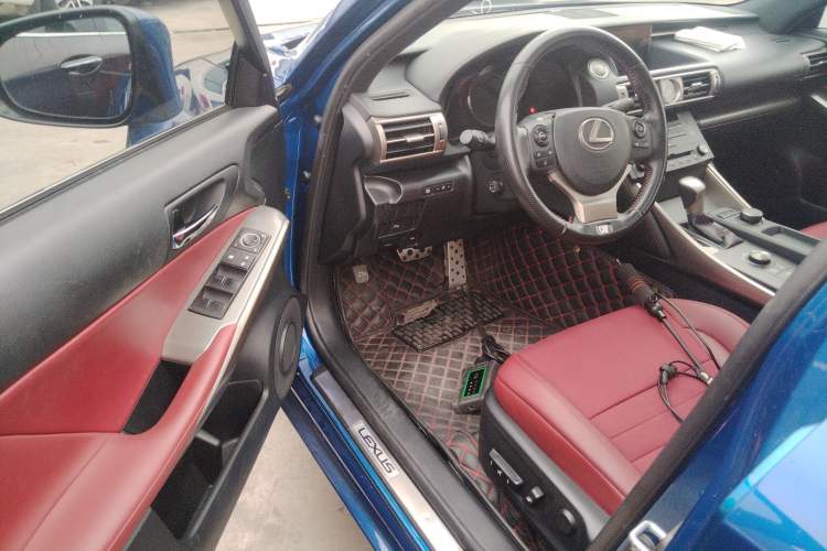 Used Lexus IS 2015 200t F SPORT Driver Seat