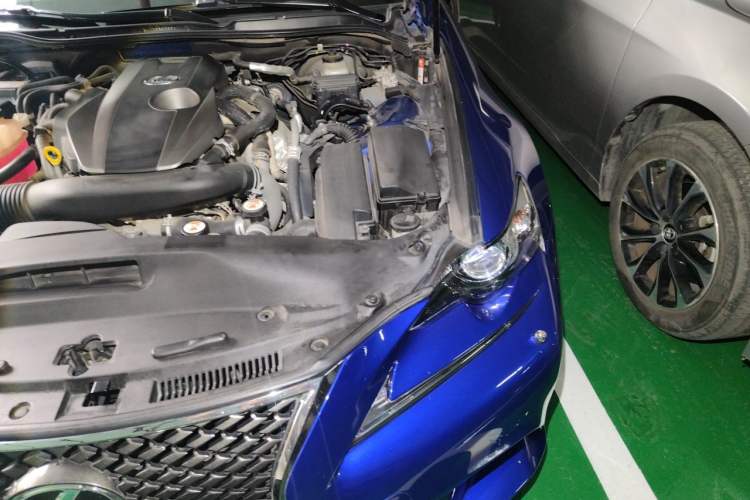 Used Lexus IS 2015 200t F SPORT Engine Bay Left