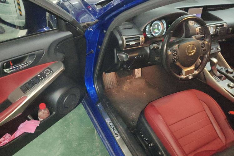 Used Lexus IS 2015 200t F SPORT Interior 3