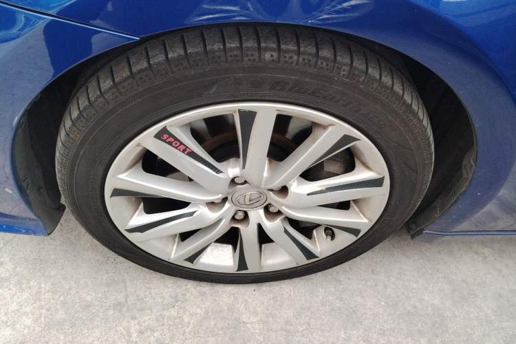 Used Lexus IS 2015 200t F SPORT Left Front Wheel Hub