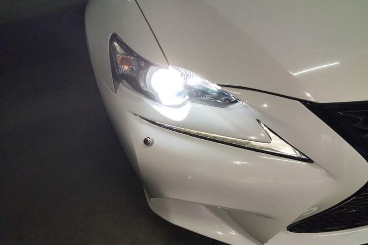 Used Lexus IS 2015 200t F SPORT Right Front Headlight