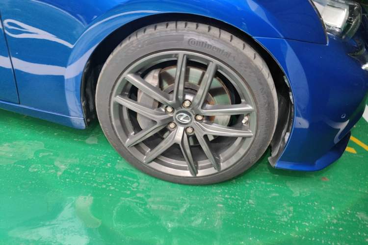 Used Lexus IS 2015 200t F SPORT Right Front Wheel Hub
