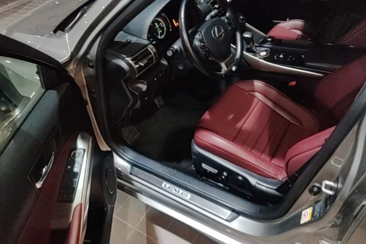 Used Lexus IS 2015 200t F SPORT Driver Seat