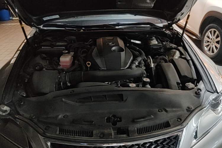 Used Lexus IS 2015 200t F SPORT Engine Bay