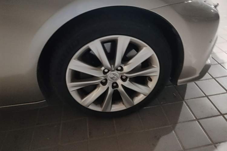 Used Lexus IS 2015 200t F SPORT Right Front Wheel Hub